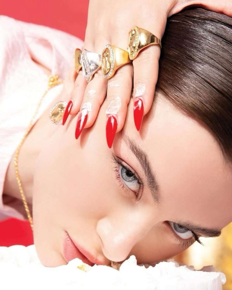 lanarhoades141's tweet photo. Introducing Nudes by Lana in collaboration with   💎 a birthday collection inspired by my youth.

As a little girl, I would wander through thrift stores with my mom, always drawn to the jewelry section. I’ll never forget the first cameo pendant I saw—... https://t.co/yXcbM9uPjP