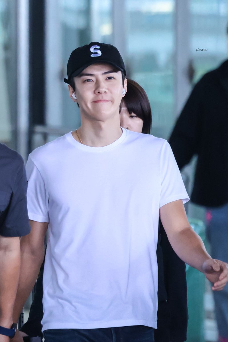 xunhuas's tweet photo. Departure                                 Arrival
in Korea                                     in Thailand https://t.co/kcUY1xfG1p