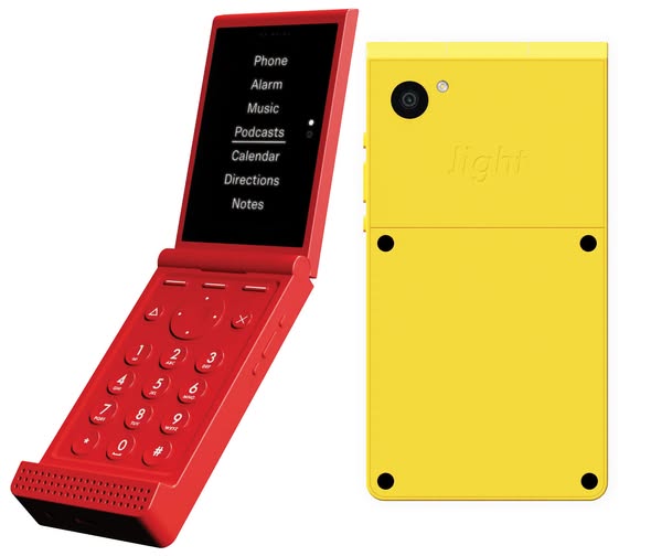 PCTabMedia's tweet photo. Can a flip phone make digital minimalism mainstream again? 

Light has unveiled the Light Flip.
🔹 2.8" OLED display
🔹 5G connectivity
🔹 50MP camera
🔹 Replaceable battery
🔹 3.5mm headphone jack
Instead of chasing AI features, Light is betting on digital wellbeing.

#LightFlip https://t.co/bxvGhpx5bX