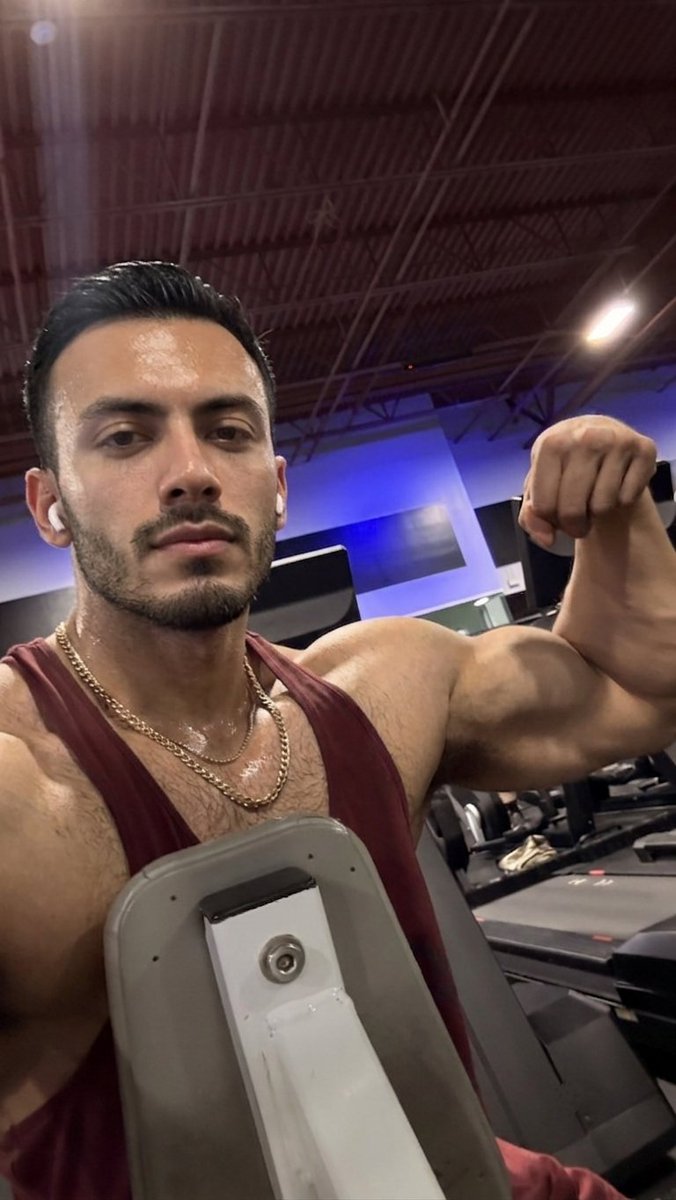 DanFit100's tweet photo. Biceps just for you 😉 https://t.co/hU53dLjlJL