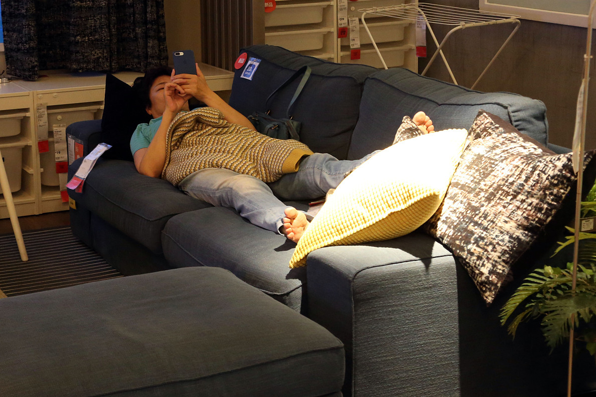 Stillma23201113's tweet photo. Just curled up on the couch with a warm tea and my favorite show – simple cozy evenings are the best! https://t.co/JgWSImrNr7
