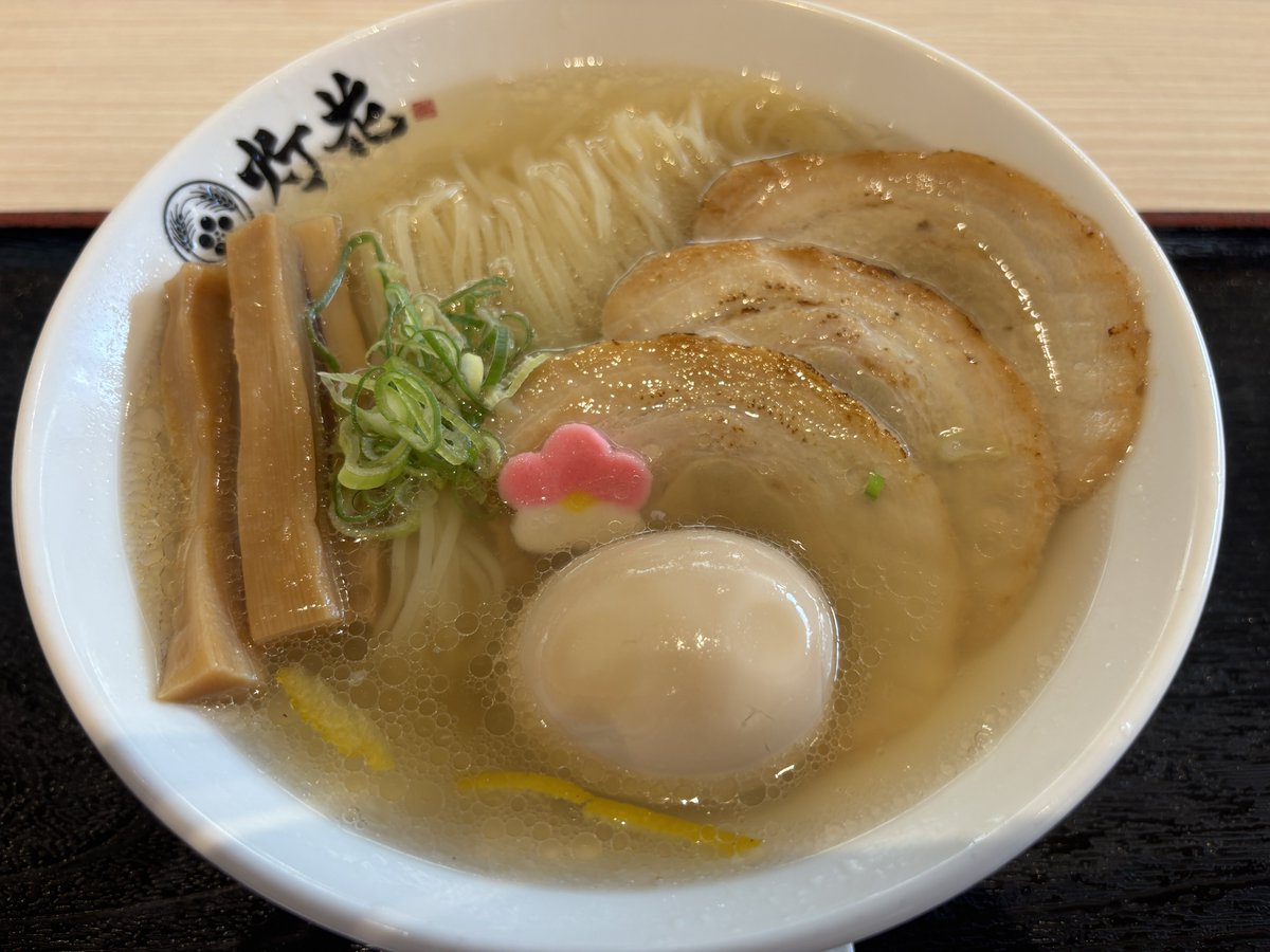 LVronpoke's tweet photo. ラーメン委員会会長
あえての塩なんよ https://t.co/0JHvCGl5cN