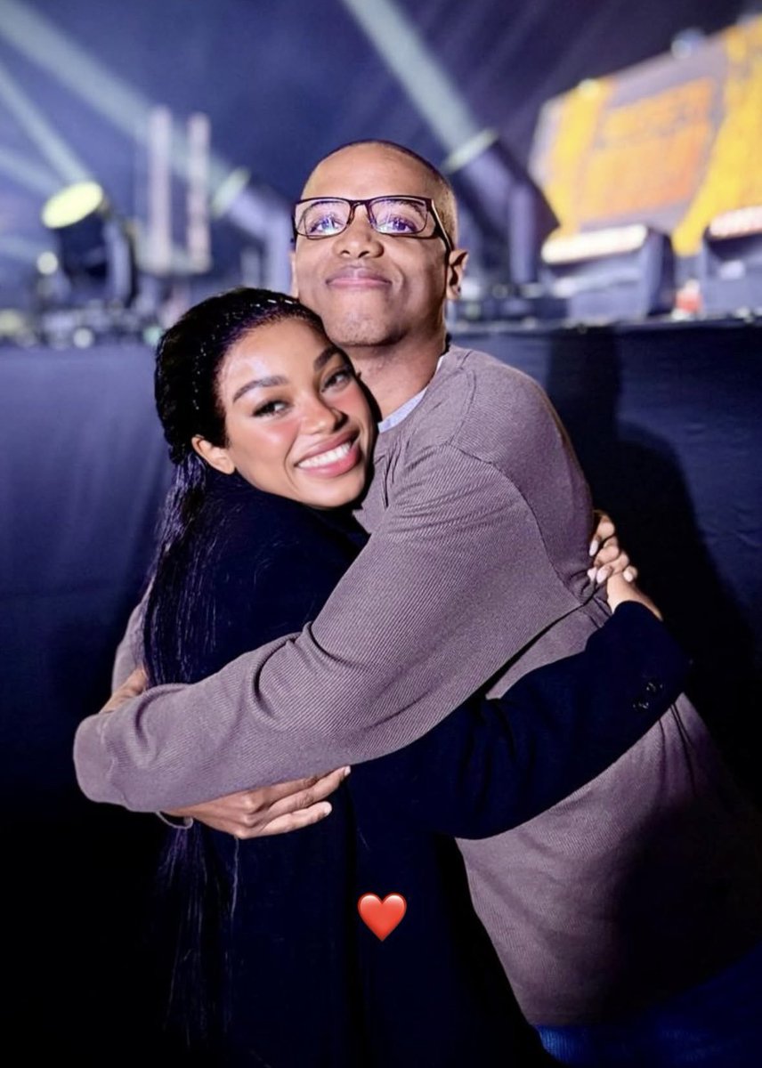 Hlengiw84460527's tweet photo. Get yourself a friend like Lunga,a friend who will protect you in your absence he held it down as Thandeka's handler,not even at once did he shade other handles right there he won my heart ❤️

WHERE IS THANDEKA?
WE MISS YOU THANDEKA 
#ThandekaTshabalala
#ThandekaWithLove https://t.co/vNHsLbDonb