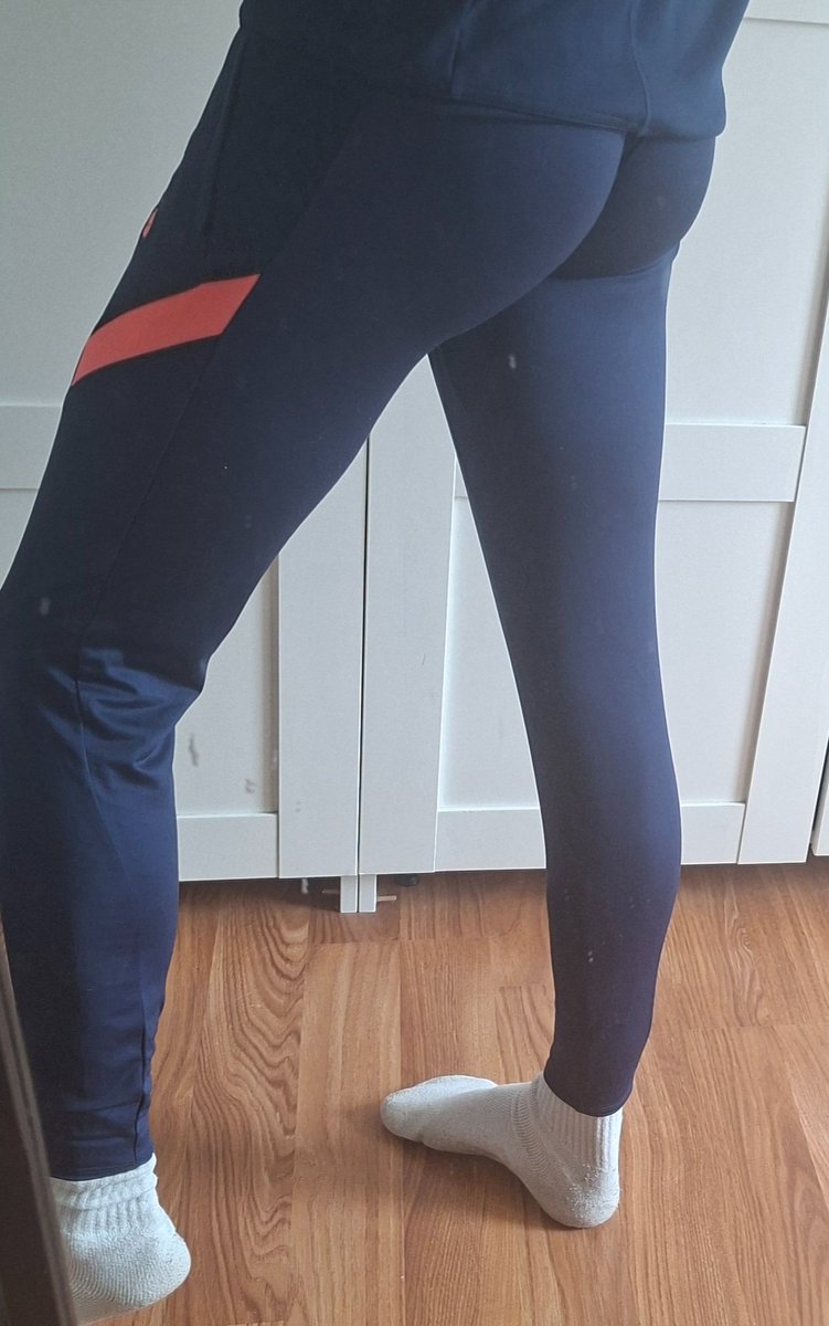 GearboyCash's tweet photo. #niketrackies #sportswear #gear #football - new day, new footballtraining https://t.co/GLoZwtO5gE