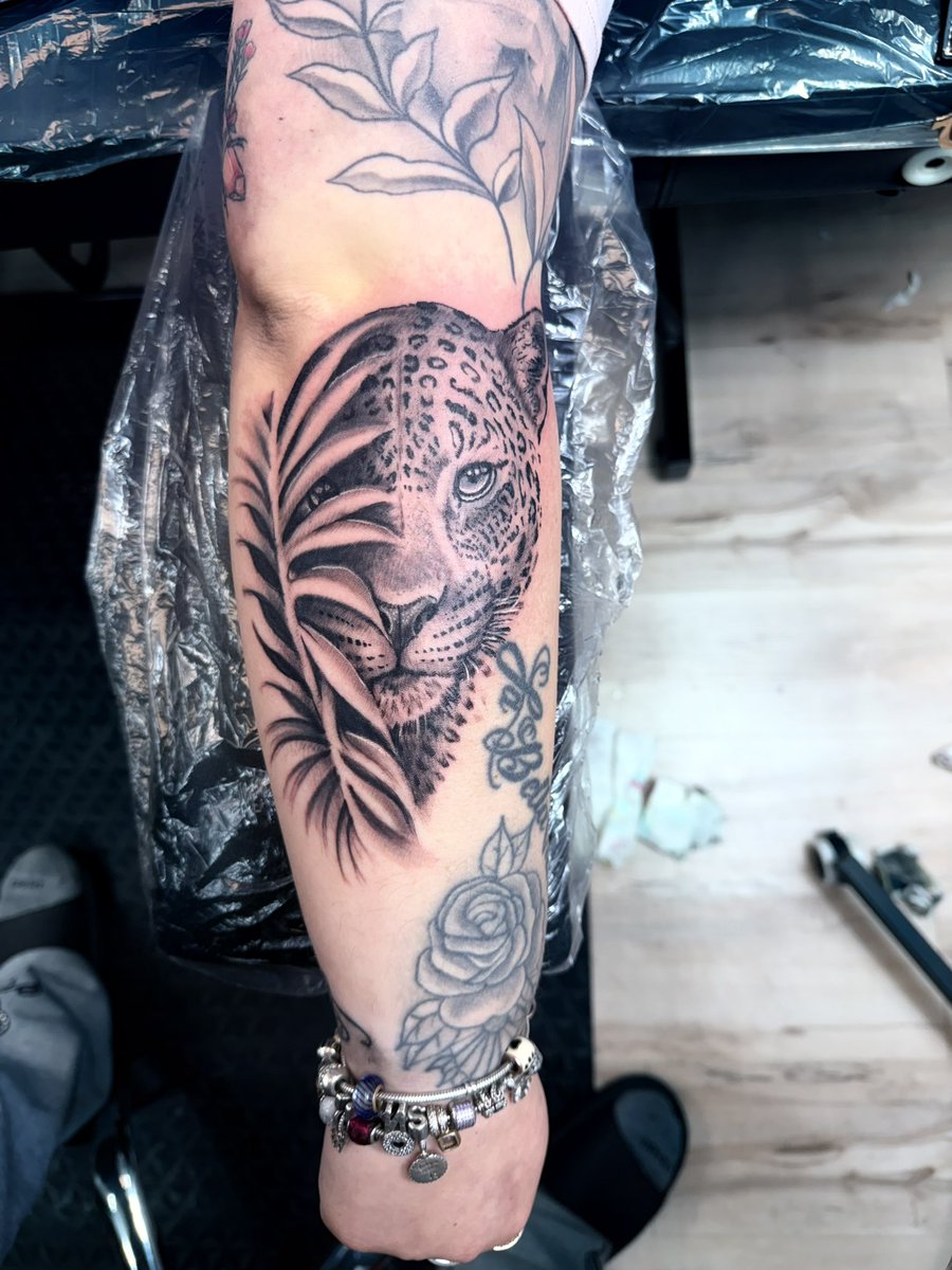 onlykreative's tweet photo. #cincinnati  #tattoo https://t.co/ZYyjCVKSpL