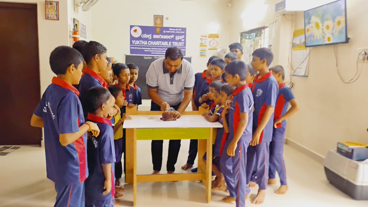 Mithra_y's tweet photo. Celebrated my 37th birthday at Yuktha Charitable Trust Bangalore 🎂 love the children ❤️ https://t.co/dbi8RRmjrY