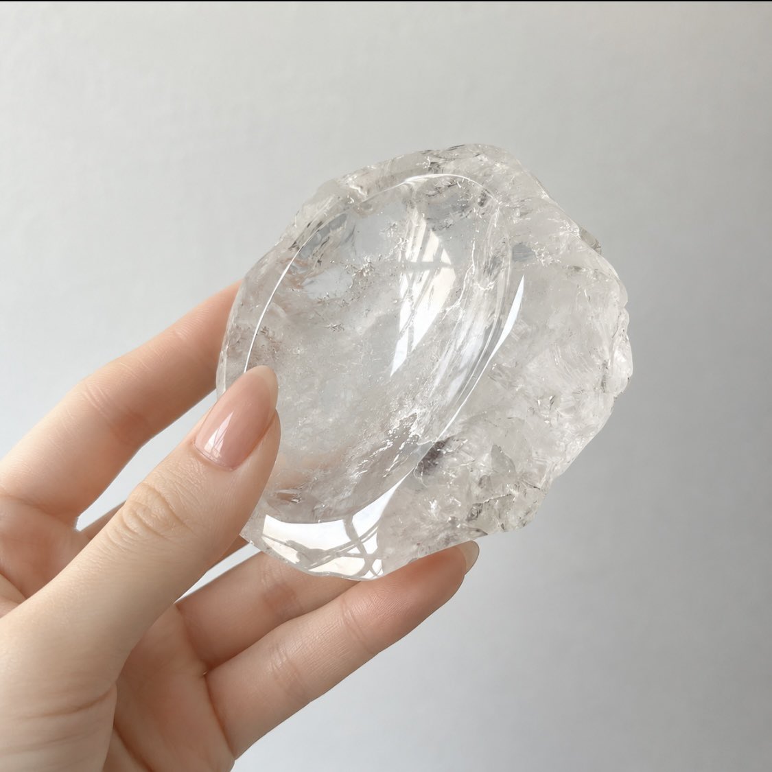 Takahiro__Omori's tweet photo. ご好評いただいていた水晶のアクセサリートレイを再販します💎

一つひとつ天然水晶を削り出して制作した、一点ものです。

リングやピアス、イヤーカフなど、お気に入りのアクセサリーを優しく飾ってくれます。

詳細は近日中にお知らせします。 https://t.co/hZ4yIUlxhc