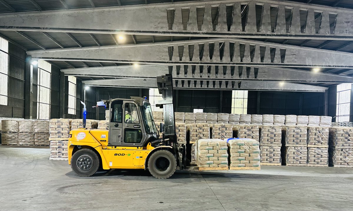 Oficemen's tweet photo. 🟥 El consumo de #cemento en España ha crecido un 7,5% en el acumulado del primer semestre del año, lo que lo sitúa, en valores absolutos, en 8.351.083 toneladas, 580.814 más que en el periodo enero-junio del pasado año 👨‍🏭👩‍🏭.

➕ https://t.co/3RUMiUwcOG https://t.co/2wzSByq2GE