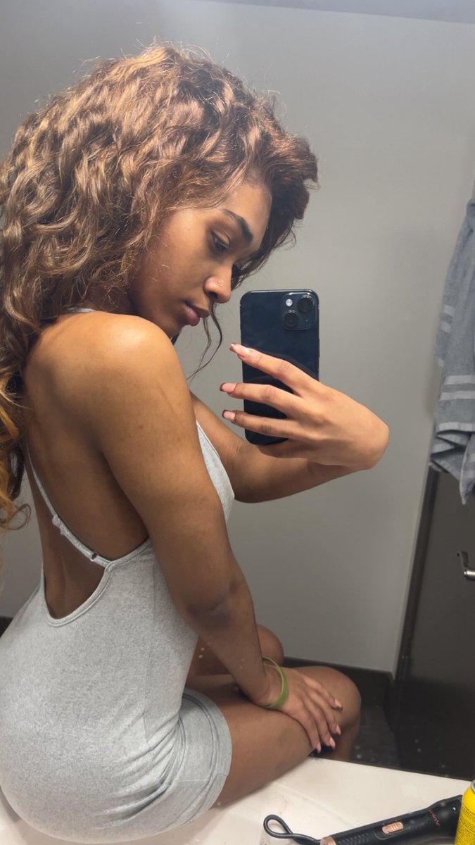cwtivia's tweet photo. who wants to sext or ft im so horny😩 

https://t.co/pGXPmJVCPT

#ebony #petite #onlyfans #chudai #feet #pretty https://t.co/X6zShkK8U6