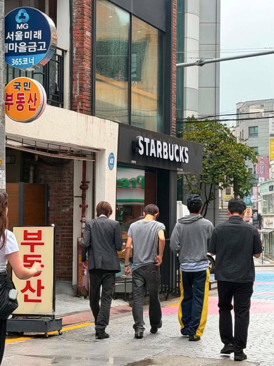 lsifv's tweet photo. 뒷태가 누가봐도 엄씨잔아 . https://t.co/owS2dflhFg