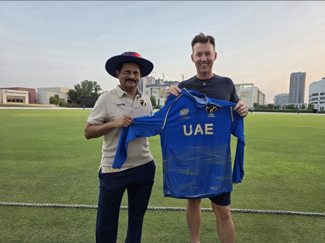 EmiratesCricket's tweet photo. Speed up to 100 mph 🔥
Look who visited the UAE men’s national team’s training camp and left the squad with plenty to take away! https://t.co/35p70IeCGD