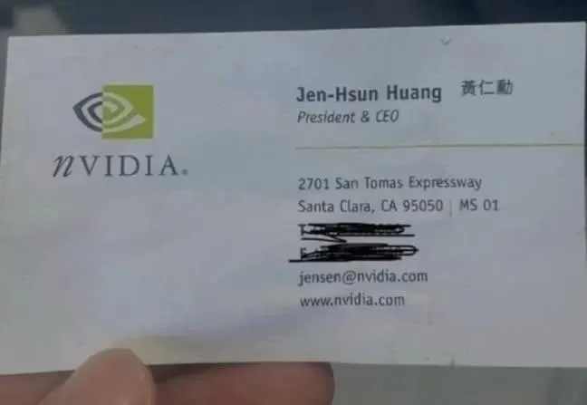 CHO_NA0's tweet photo. 우리 삼촌이 NVIDIA에서 일하는데, 딱 한마디 하더라.
“칩만 보지 마. 진짜 크게 갈 건 ‘콜드 플레이트(냉각) 액체냉각 모듈’ 만드는 회사야.”
엔지니어들은 맨날 야근하고, 이미 2028년까지 주문이 꽉 찼는데
주가는 아직 1,000원대라고 하더라.
그리고 마지막에 이런 말까지 했어.
나는 그 얘기 듣고 진짜 소름 돋았어.
이대로 가면 내년쯤엔 한남동 고급 아파트 들어갈 수도 있겠다 싶더라