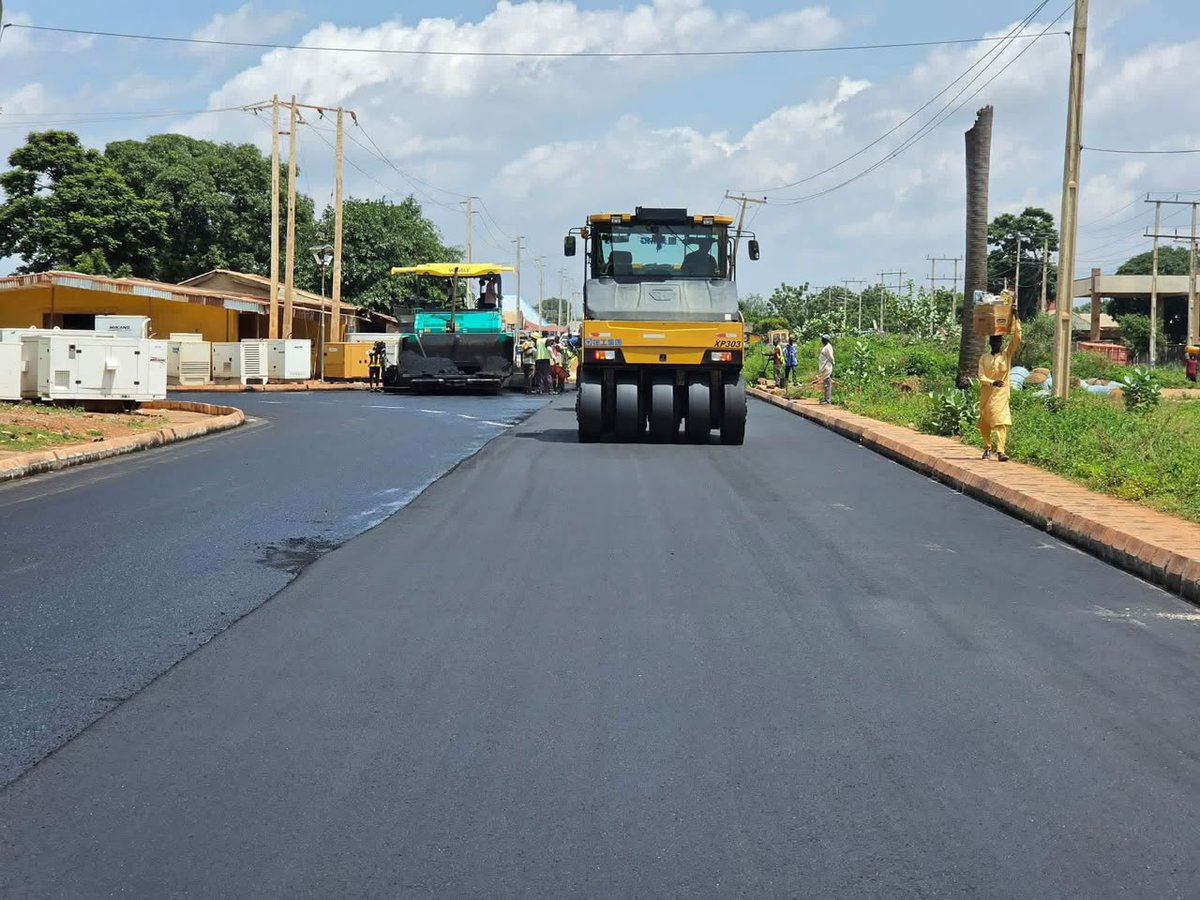 BasiruIshaqBas1's tweet photo. Update on the Completion of Nasarawa–Flour Mill Road

Contractors have officially started laying the final asphalt wearing course—bringing the Nasarawa–Flour Mill Road project closer to completion.

Governor Uba Sani’s administration continues to deliver durable infrastructure th https://t.co/NbsX7m4PTh