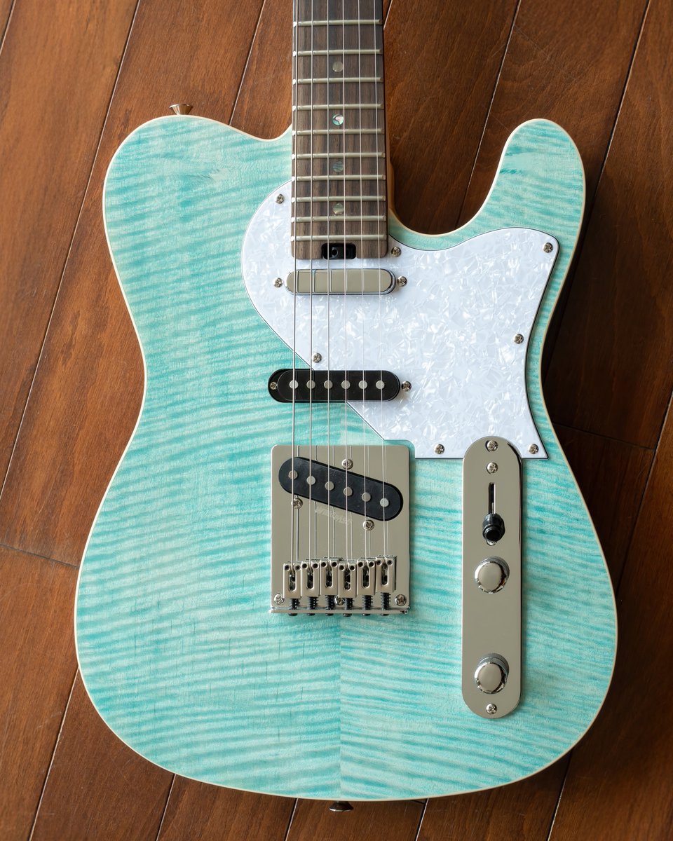 ARIA_GUITAR's tweet photo. Aria Pro II
615-AE200
OPGR( Opal Green )
フレイムメイプルに鮮やかなカラーを採用
常時ON/OFFが可能なセンターピックアップを搭載し、より幅広いサウンドメイクが可能
#ARIAPROII #アリアプロ2 https://t.co/1BHrMurCnF