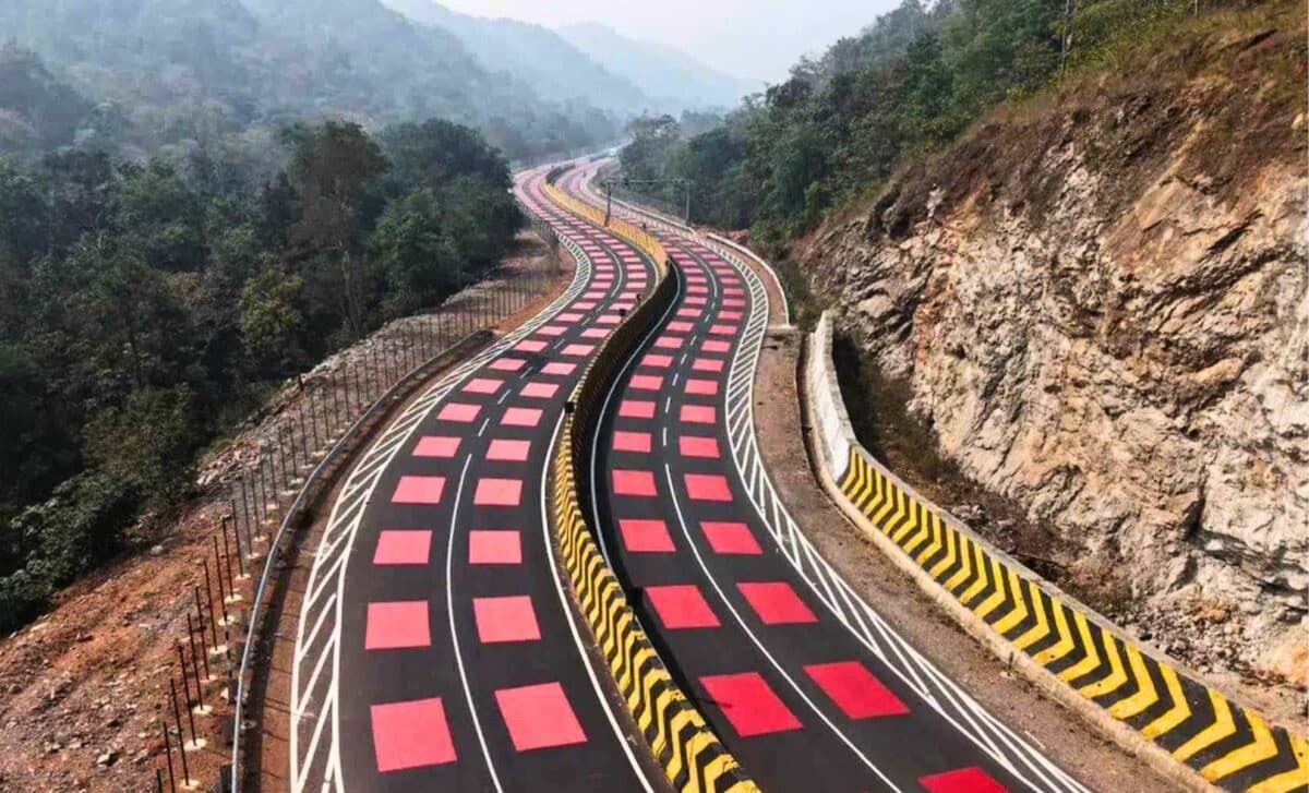 FOCUSmagSA's tweet photo. 🐅A road traversing a Tiger Reserve in India has been made safer with wildlife underpasses and the application of a 5mm red layer that alerts drivers to speed restrictions in the wildlife-sensitive corridor. 👀 More: https://t.co/4eco3xmUrP
#RoadSafety #Psychology #Wildlife https://t.co/ovHvTHYNh6