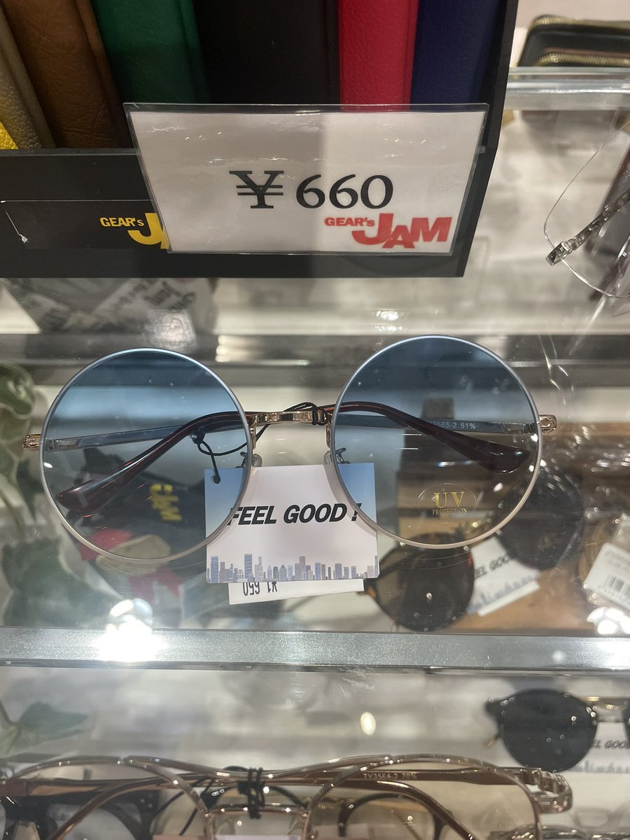 RIPIA_ABUSAsusi's tweet photo. なんか昔らいちゃが載っけてたグラサンみたいなの売ってた https://t.co/RbFV0kadLh