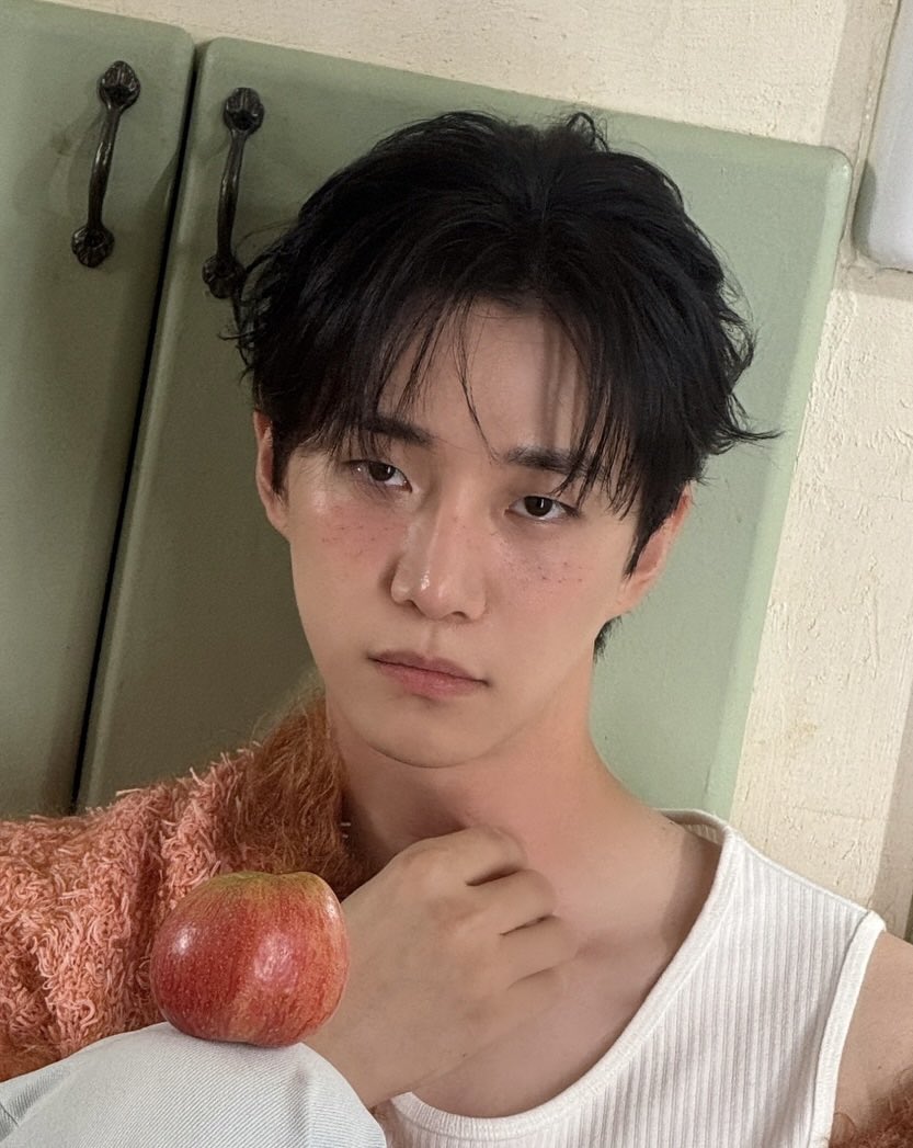 itfox_le2jh0125's tweet photo. 현생에 치여
준호도 잘 보지 못하는 내게,
보고픔과 그리움을 달래주는 건
너를 이리 그리는 일!!!

4개월 여 만에 완성한
첫 색연필화~🫶

#이준호#LEEJUNHO
#준호그리기#색연필화
#누누슴0125 https://t.co/pOQ0q6Wwcw