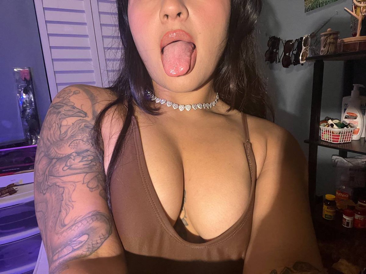 Kathy0sa's tweet photo. After hours 😛 

#nsfwtwtًً  #nude #porn #sex #fyp #viral #sellingcontent #buyingcontent #camgirl #of #onlyfans #teen #slut #buy #tele #content #buyer #trade #nsfstwt #horny #latina #nsfw https://t.co/oOJ2PCuYMl