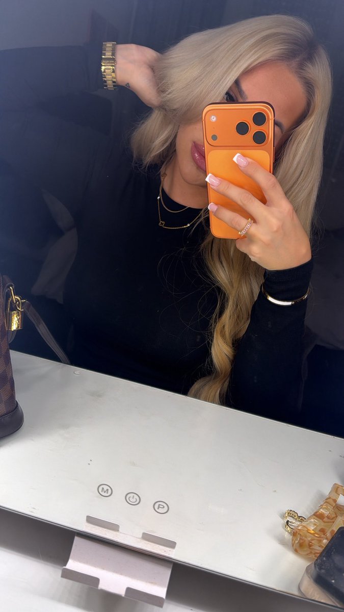 Boss_Chefin1's tweet photo. 📍 KÖLN.
Bin heute in der Stadt. 💸
Cash &amp; Go?
Shopping geht auf dich, ich suche mir aus, was mir gefällt. 🛍️

Wenn du mein Shopping heute nicht persönlich bezahlen kannst, dann überweist du es eben online. 
Nur wer liefern kann, sollte schreiben.
#Köln #Shopping #LuxuryLifestyle https://t.co/J34dvhXiqE