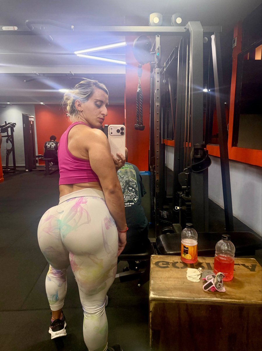 musclekayla's tweet photo. Do straight guys really like thick muscular girls? 🥺 https://t.co/3KjCiRTftX