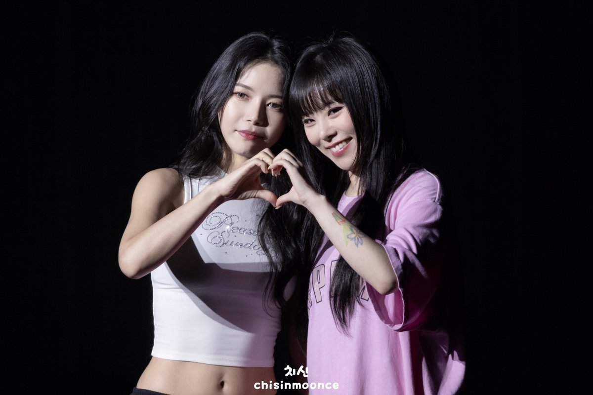 chisinmoonce's tweet photo. 260718 Macau Soundcheck
#마마무 #솔라 #휘인 https://t.co/h24gUAxzRh