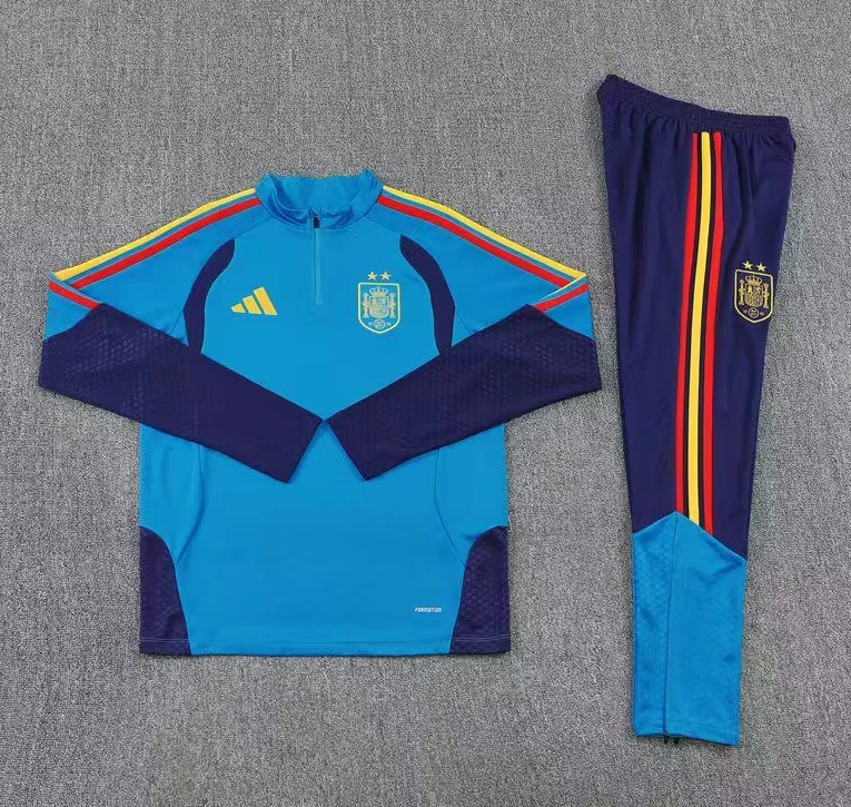 17ct_info's tweet photo. ⭐⭐🇪🇸 ¡Y seguimos con más novedades de España! 🇪🇸⭐⭐

La colección de los campeones del mundo no para de crecer🔥

Ya disponibles en nuestra web:

✨ Camiseta España 2026 Versión Especial (2 estrellas)
👕 Chándales España 2026
🏃 Sets de entrenamiento España 2026 https://t.co/XQfROXMPyb
