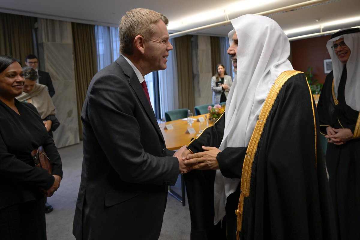 MWLOrg's tweet photo. صباح اليوم:
التقى معالي الأمين العام، رئيسُ هيئة علماء المسلمين، فضيلةُ الشيخ د.#محمد_العيسى @MhmdAlissa، في مقرّ البرلمان بالعاصمة النيوزيلندية "ويلينغتون"، دولةَ رئيس الوزراء السابق، رئيس حزب العمال، زعيمَ المعارضة في البرلمان النيوزيلندي، السيد كريس هيبكنز.
وجرى خلال اللقاء بحثُ عددٍ من الموضوعات ذات الاهتمام المشترك.