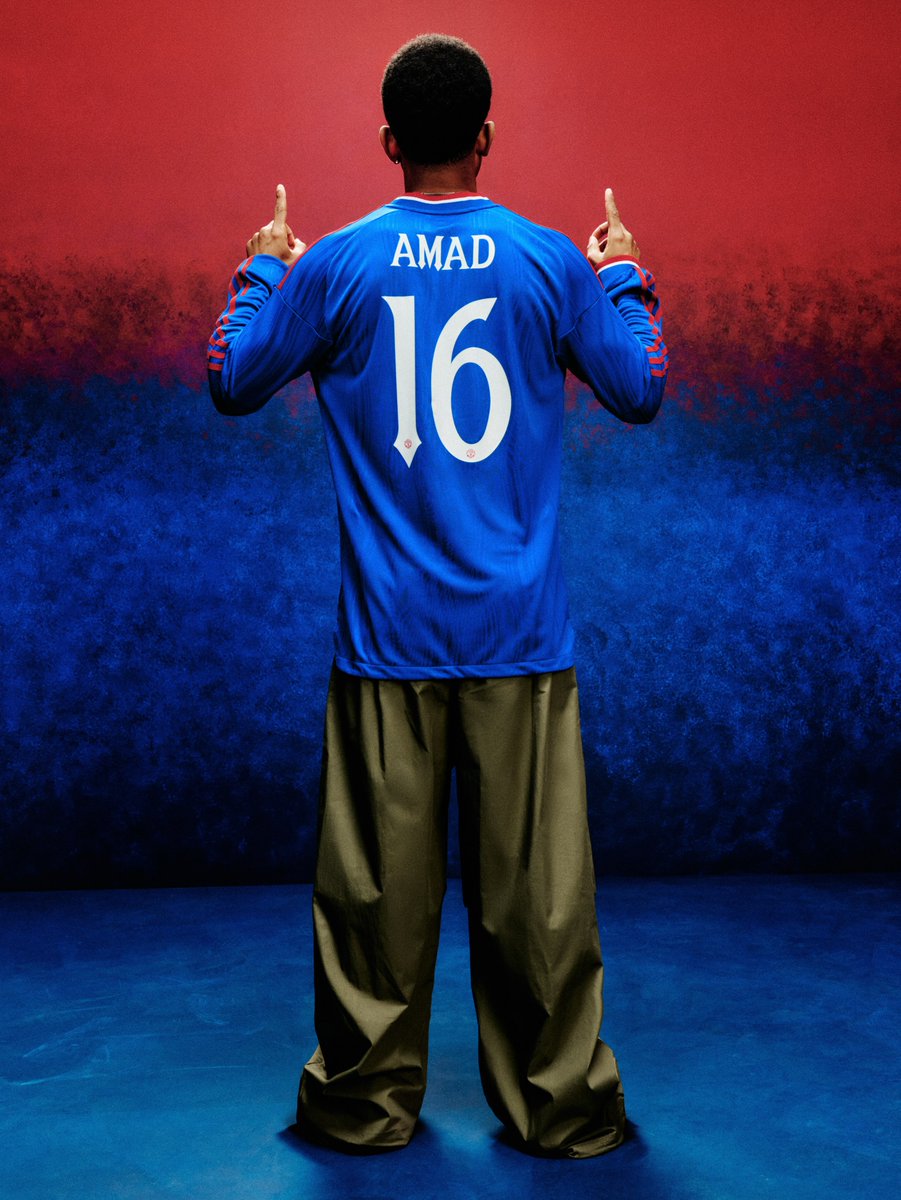 opaleak's tweet photo. adidas and Man United's new away kit brings back 1988. https://t.co/BpByIU6ja0