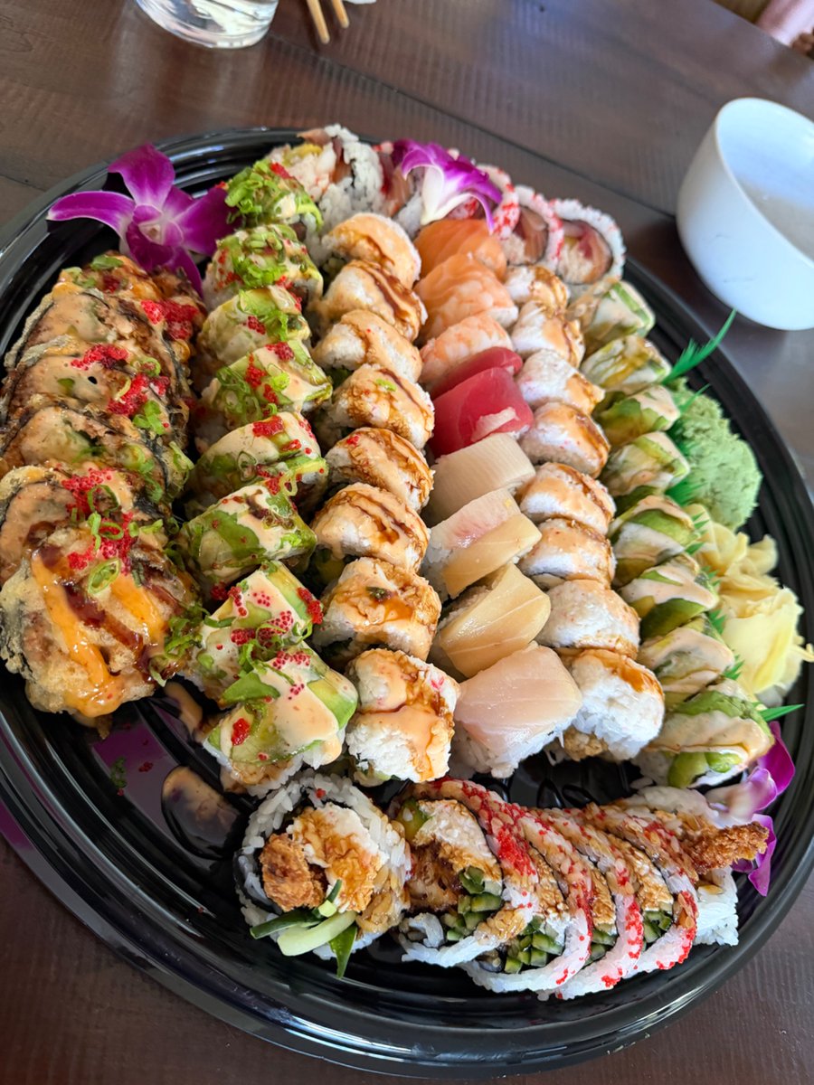 MeggyRose33's tweet photo. Sushi for dinner https://t.co/ekSbH3SPsV