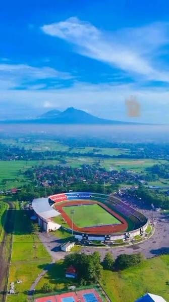 MafiaWasit's tweet photo. Kiri tempat latihannya, Kanan Stadionnya https://t.co/QPX1GKR3It