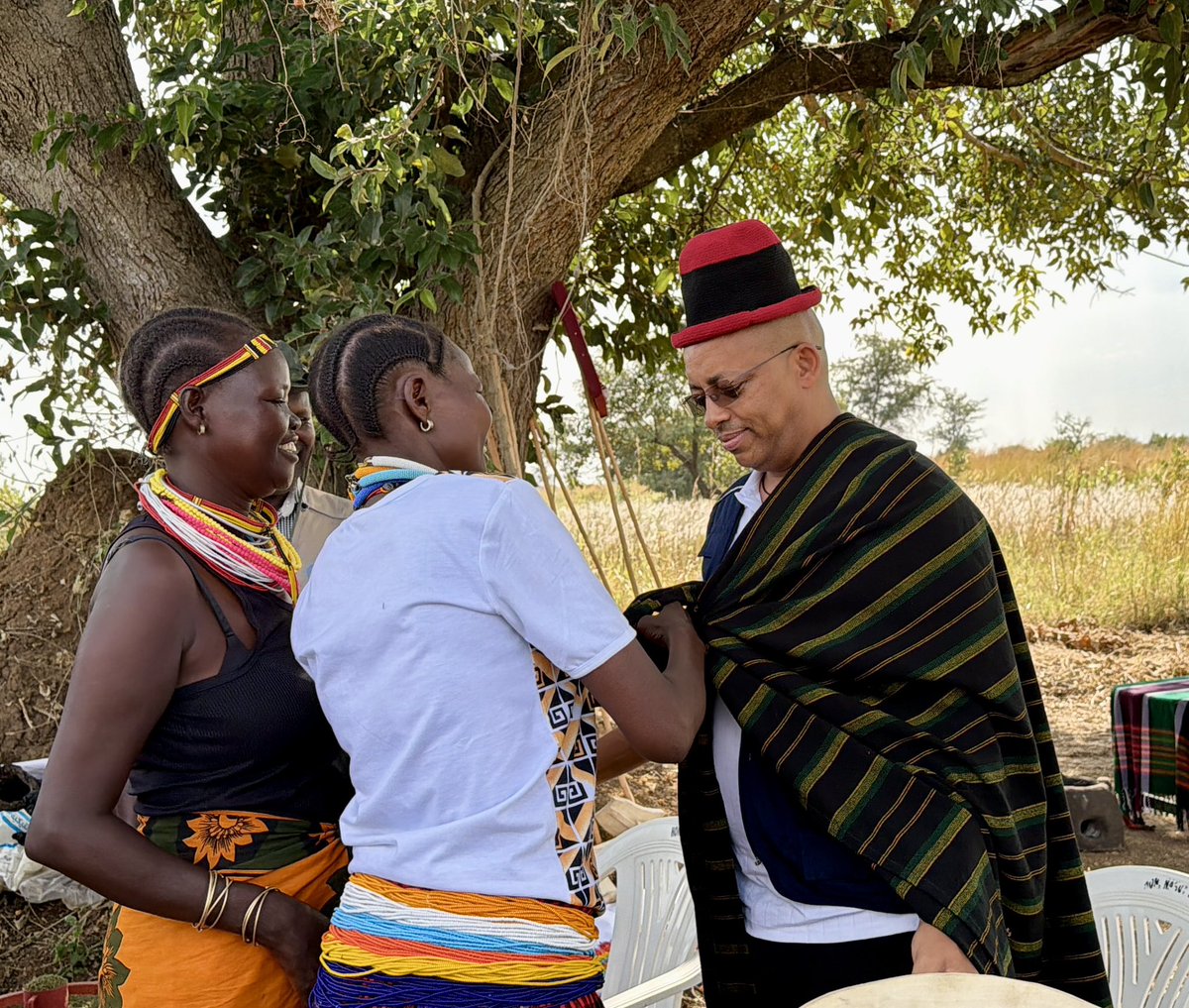 FAOUganda's tweet photo. In Napak District, @EzanaKg visited a Farmer Field School where farmers are multiplying cassava planting materials.
While many crops have been affected by drought, cassava is thriving, highlighting its potential as a #foodsecurity and #climateresilient crop for the region. https://t.co/rFd3l1OhMp