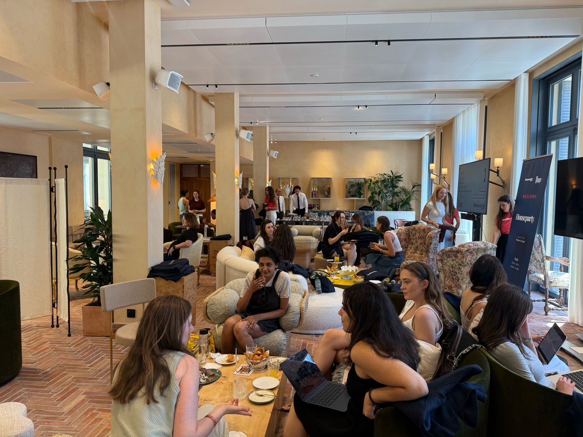 marketerbuilds's tweet photo. @photoroom @opalapp @UberEats @RevenueCat What we actually talked about:

- App Store/Play Store discovery rules shifting
- Which acquisition channels work right now, paid vs organic
- What it takes to grow an app across markets https://t.co/NsNlQnoLOB