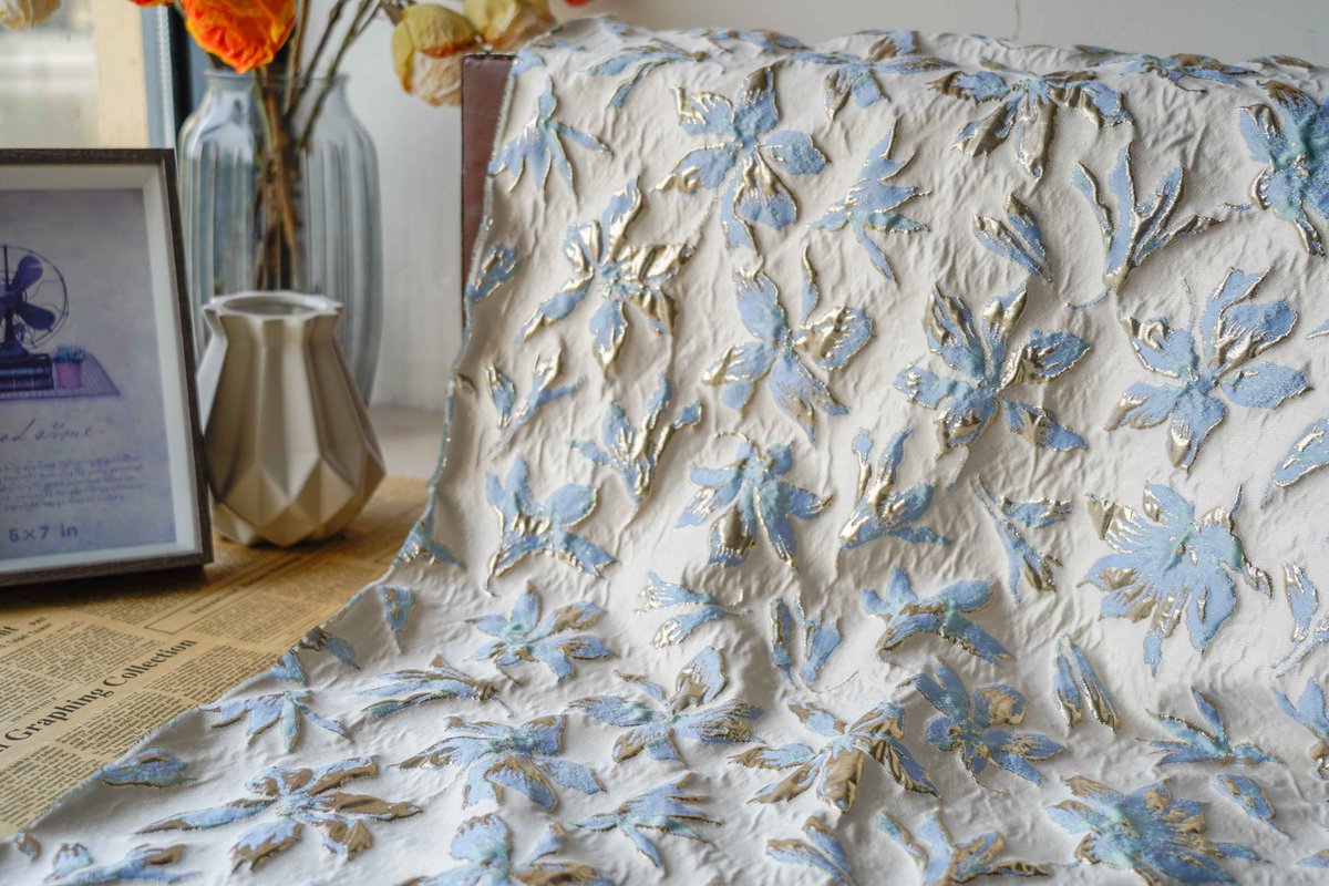 Grace7989's tweet photo. Sky Blue Gold Thread Lily Embossed Jacquard Fabric 📷
Crinkled sheer base cloth, scattered lily jacquard matched with champagne metallic yarn, obvious 3D texture, lightweight and breathable.
Perfect for vintage fairy dresses, bridal wraps &amp; handmade accessories. https://t.co/Cy1KGIlgTI