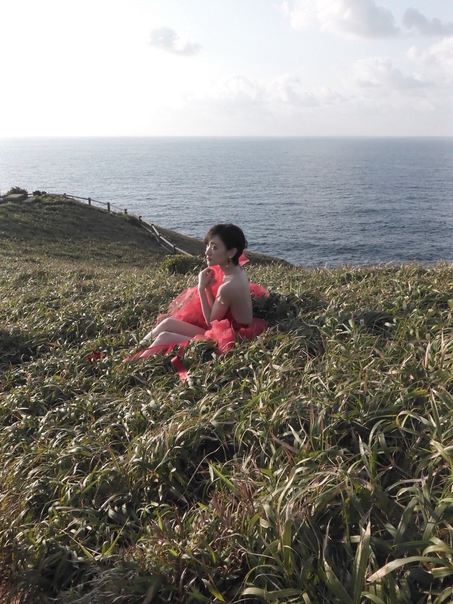 ikoma_chandesu's tweet photo. 生駒里奈 
写真集『ルリカケス』🦜
発売記念イベントのチケットが発売になりました〜✨✨

デビュー15周年を記念した一冊になります。
この機会に是非、手にとって頂けたら嬉しいです！
（ALTみてね）

チケットはこちら💁
https://t.co/d03zSddXw5 https://t.co/JgeufaWNUg