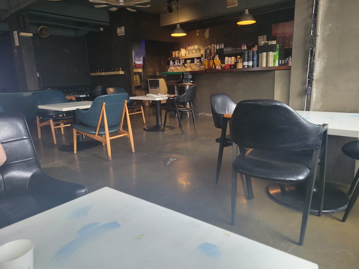 msi_pro0201's tweet photo. 韓国シーシャ(派手タイプの)が伸びてましたが個人的にはしっぽり🈁️が推し。15時Openで隠れ家的な2階に潜むお店でオーナーさんが素朴イケオジ(韓ドラ)優しすぎる...且つ軽く日本語もできるから韓国語話せなくてもok😎ダークリーフがうまみ

最骨頂ラウンジ✍️画 https://t.co/vuMGVOWXXG