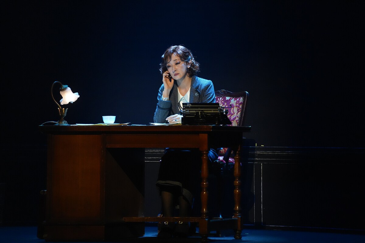 stage_natalie's tweet photo. ミュージカル「AGATHA」開幕、主演の花總まり「小説よりもミステリーなミュージカル」（舞台写真 / コメントあり）
https://t.co/dk31mwvVhA https://t.co/RRRV1G75ME