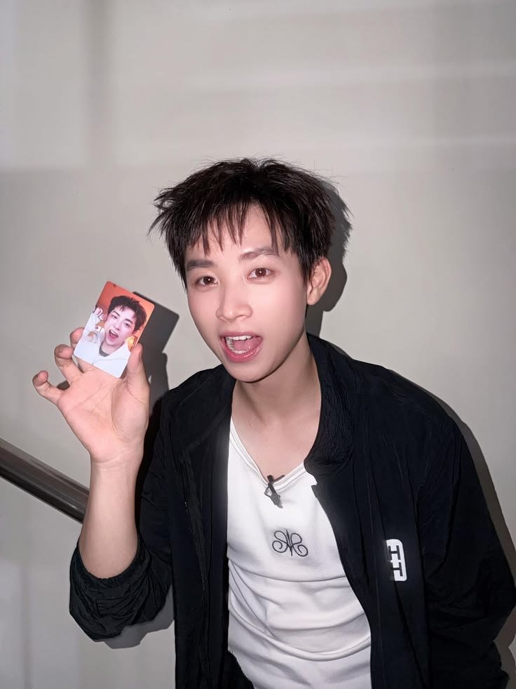 lanhuonqng's tweet photo. Hành trình của CONGB tại Tinh Hà Say Hi vẫn còn rất nhiều điều đáng mong đợi. Hy vọng những sân khấu sắp tới sẽ tiếp tục khiến mọi người bất ngờ. 🌟
#CONGB #TinhHaSayHi #CONGBTinhHaSayHi https://t.co/zUK0SAu16H