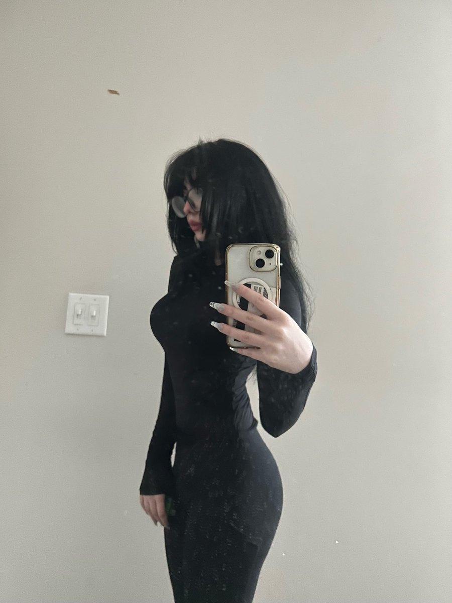 daisyvellichor's tweet photo. let's normalize ragebaiting people so they can grab your face and makeout with you out of pure frustration https://t.co/xDf8JVFiCC