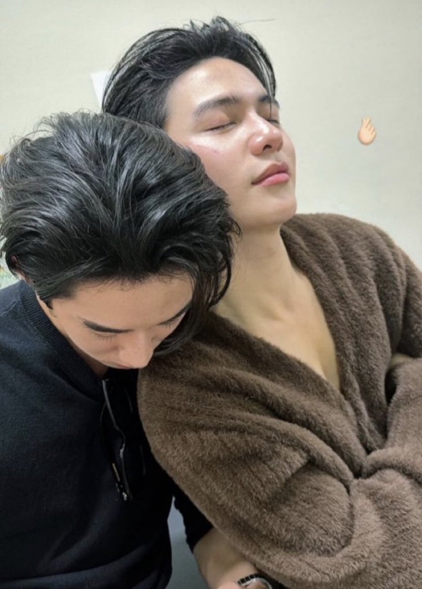 Barbs2Mo's tweet photo. that skin to skin, leg between leg, head on shoulders resting with THAT ONE PERSON hits sooo different when they're WilliamEst
♡
#WilliamEst 
#วิลเลี่ยมเอส https://t.co/V7OYvBA4et