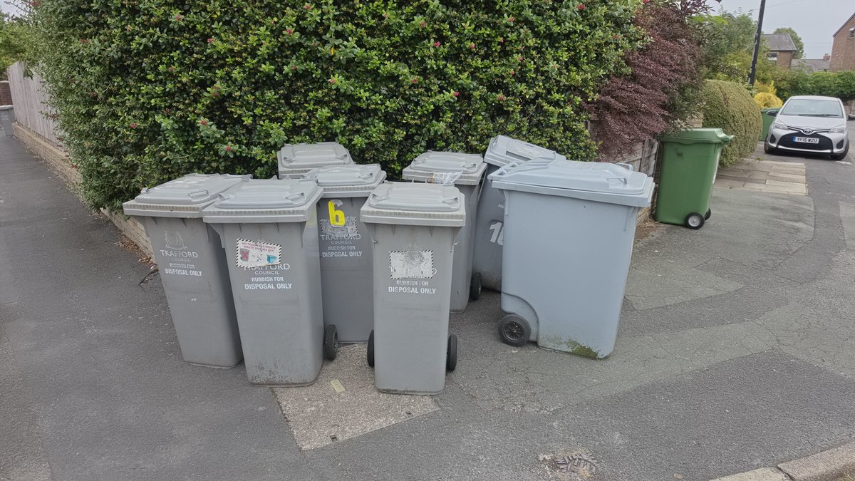 jopsy2002's tweet photo. @TraffordCouncil  this is a regular occurrence bins not being left outside houses. Today's tops them all.  Every bin left at the top of the road and not emptied properly https://t.co/S6Q5BuM3pv