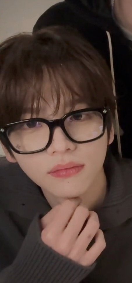 N_yu1107's tweet photo. 아 신신유 너무 귀엽게 생겼다 https://t.co/EvX7tglSUg