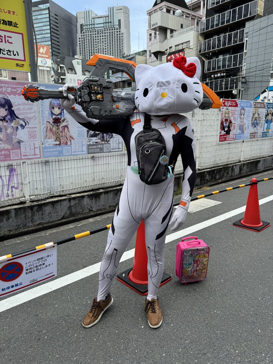 COSPLAY__KITTY's tweet photo. 大阪ミナミでキティちゃんやっています(ٛ০◦০ٛ⌯)໊🎀 よろしくお願いします(ٛ০◦০ٛ⌯)໊🎀
 #大阪  #ミナミ  #コスプレ  #キティちゃん https://t.co/MBjtpBy9WC