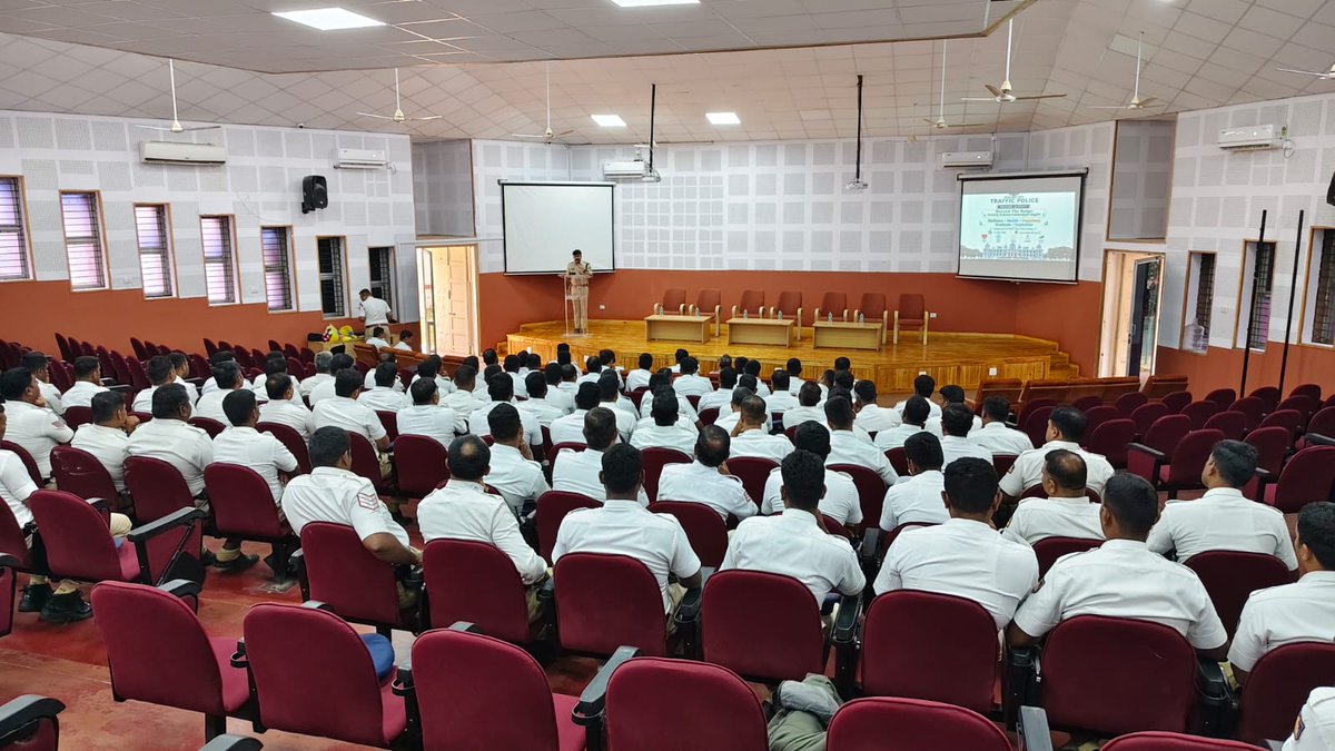 TrafficAcp34666's tweet photo. @AcpMysuru ಸಂಚಾರ ಪೊಲೀಸ್ ಸಿಬ್ಬಂದಿಯ ಆರೋಗ್ಯ, ಕಲ್ಯಾಣ ಹಾಗೂ ಸಮಗ್ರ ಕ್ಷೇಮಾಭಿವೃದ್ಧಿಯನ್ನು ಉತ್ತೇಜಿಸುವ   ಅಂಗವಾಗಿ, ವಿಶೇಷ ಕಲ್ಯಾಣ ಕಾರ್ಯಕ್ರಮವನ್ನು ಯಶಸ್ವಿಯಾಗಿ ಹಮ್ಮಿಕೊಳ್ಳಲಾಯಿತು. @CPMysuru 

#TrafficPolice #PoliceWelfare #Mysuru #CommunityService #PoliceCare https://t.co/mnPtud59WG
