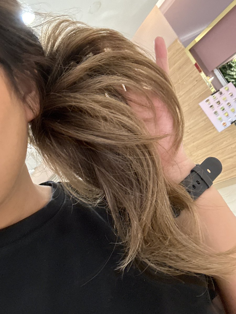 angeeeeeell's tweet photo. as someone who has frizzy and wavy hair, dan pernah menjadi gadis blonde, adiksi catokan, rambut aku kering dan kusut bgt bro, sehelai bisa banyak cabang (ud kyk mixue) 

bbrp bulan coba hairmask ini
The Glossed - Hydra Bond Complex
bimsalabim, less frizzy, smooth and lebih shiny https://t.co/9u1VVHnUa0