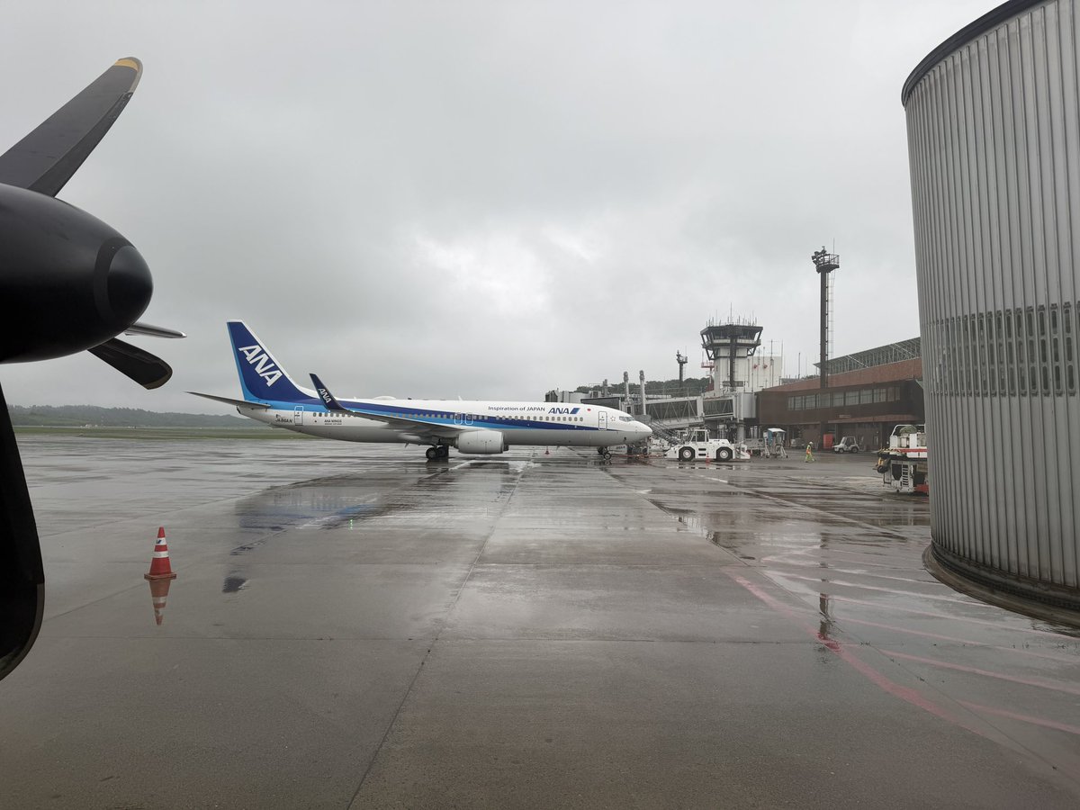 takayoshimori's tweet photo. AXT-HND便、ディレイののち機材トラブル、代わりの機材来るみたい。
#ana #axt https://t.co/UQ3Y5Pg3qu