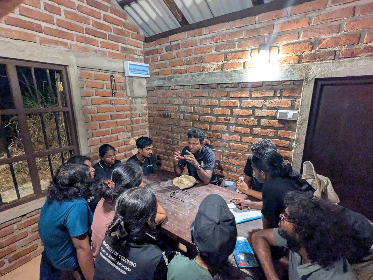 AvianSciLab's tweet photo. 3rd Year Zoology Field Course | Belihuloya | 3–5 July

Zoology students joined the Evolutionary Biology field course at IBR under Prof. Sampath Seneviratne, gaining insights into human evolution,  survival strategies, and more field techniques.

#ASCLab #EvolutionaryBiology https://t.co/mzSowwW54c
