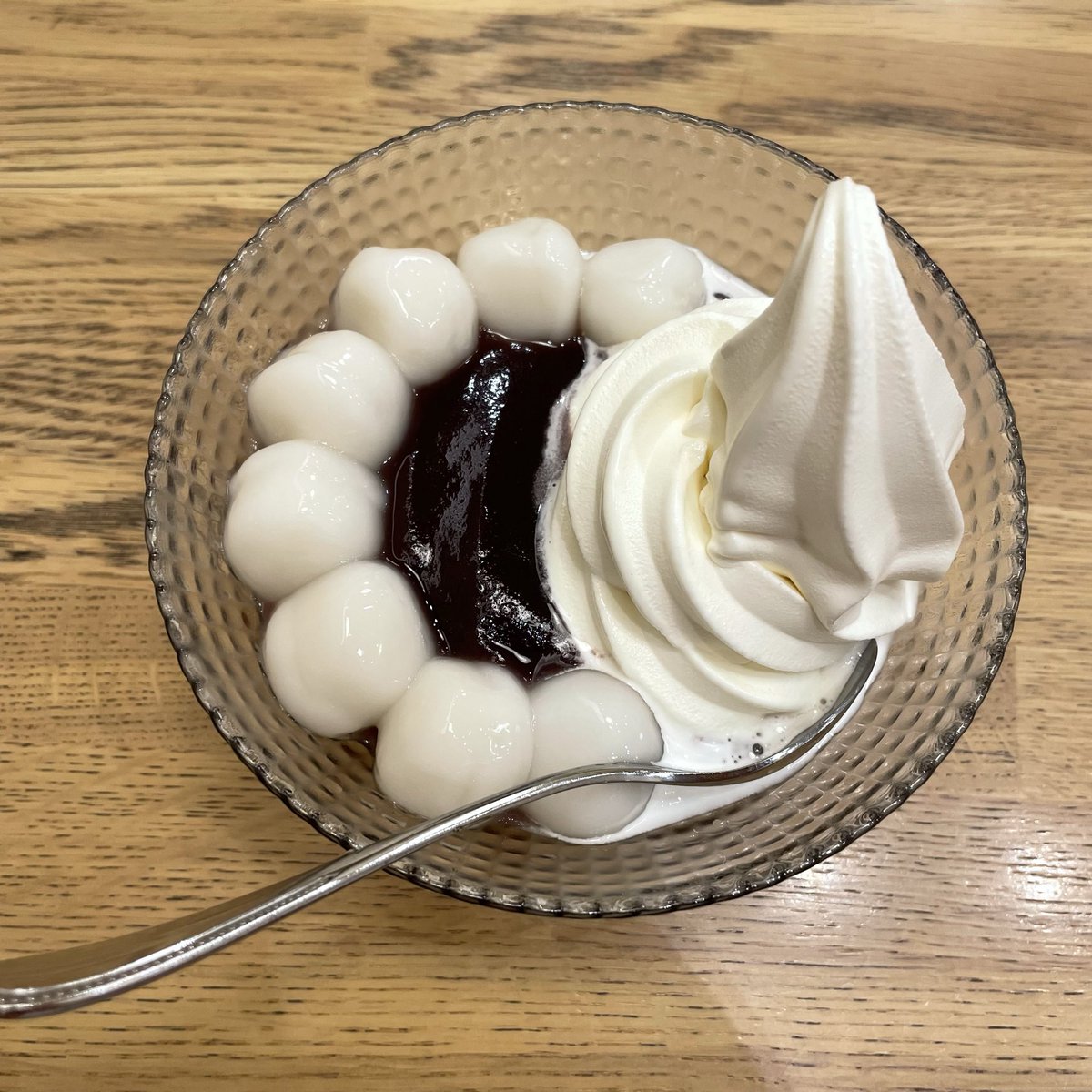 strongBENIKO's tweet photo. 涼しい店内で、
温かいお茶💚と
クリーム白玉ぜんざい🤍
最高🤍😆💚 https://t.co/wlcFBXRmwA
