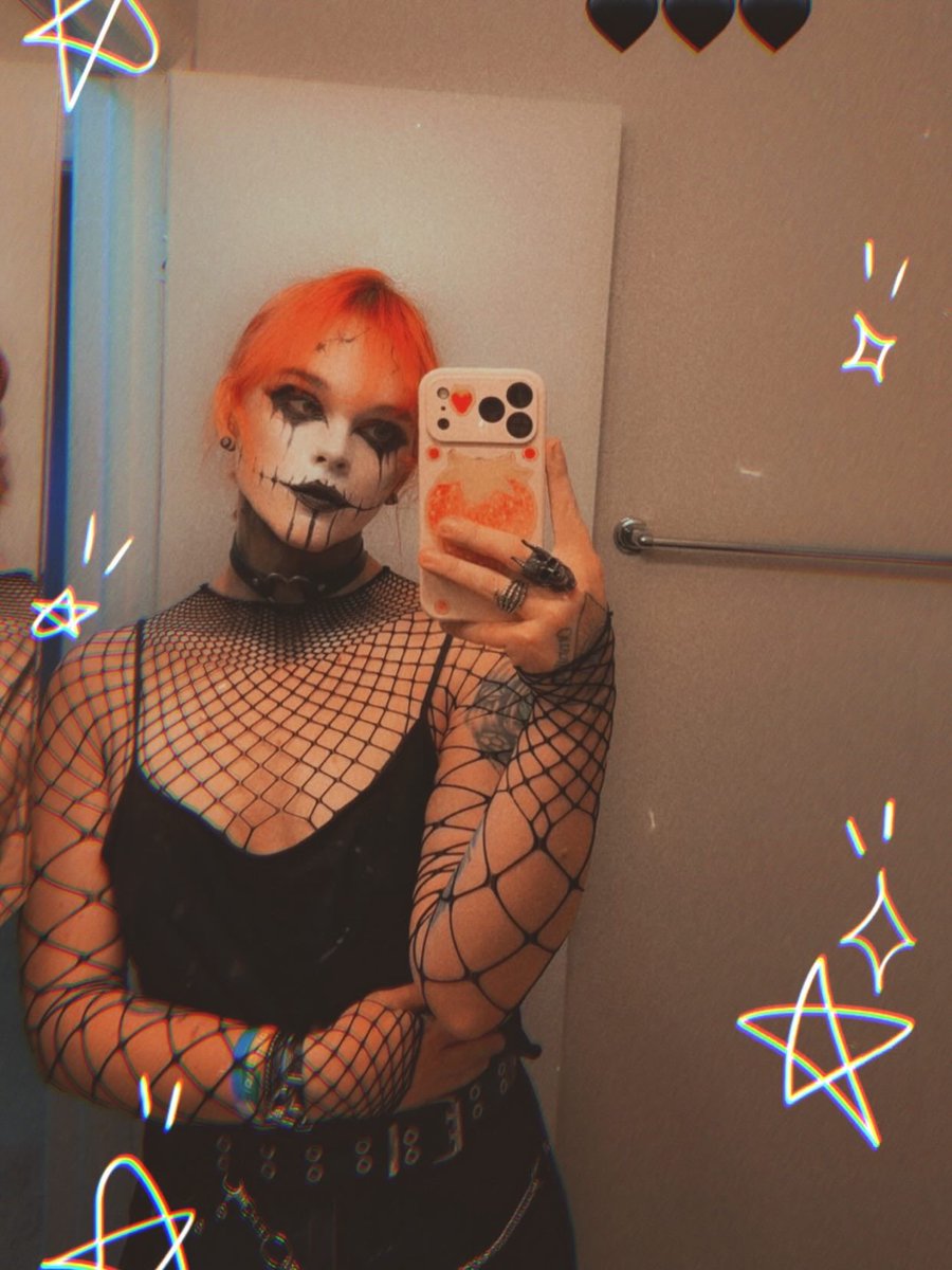 gothstrawberryy's tweet photo. Quote tweet w your favorite selfies of yourself from this year, i wanna see ur beautiful faces https://t.co/SLnXq3jkfX