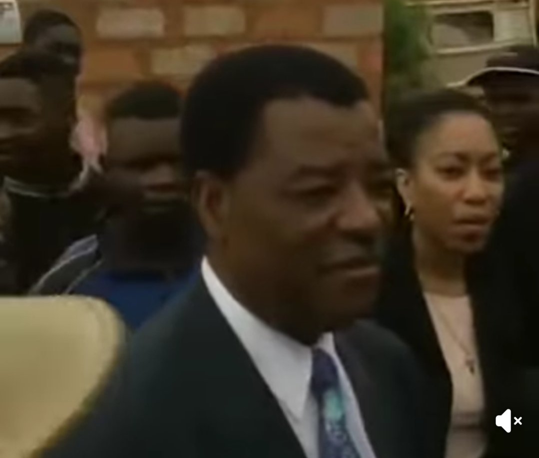 JWSakalajr's tweet photo. 27 December 2001: Opposition UPND President Anderson Mazoka casting his vote in the 2001 General Elections. https://t.co/hmKQbOSwgu