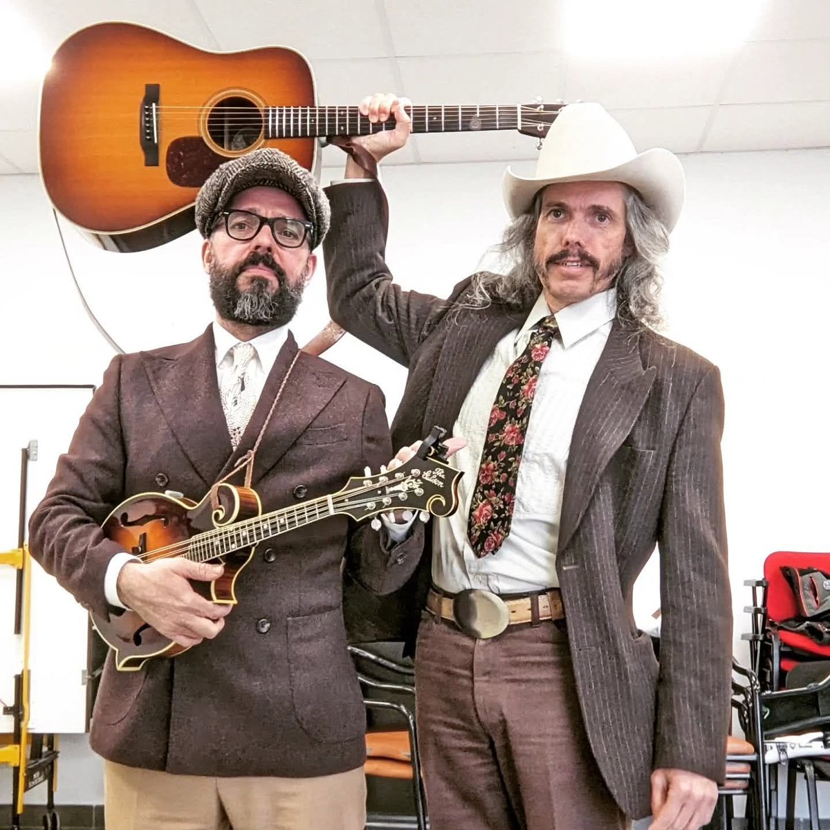DPHuesca's tweet photo. “Nos sabemos de memoria las canciones de la Ronda de Boltaña y del Grupo Val d’Echo”
Entrevista Los Hermanos Cubero / Viernes, 31 de julio. Iglesia de San Juan Bautista de Allué (Sabiñánigo).  20.00 horas. @SoNnaHuesca 
📰Noticia: https://t.co/zazkeuc1bP https://t.co/WiZ11QrZ7X